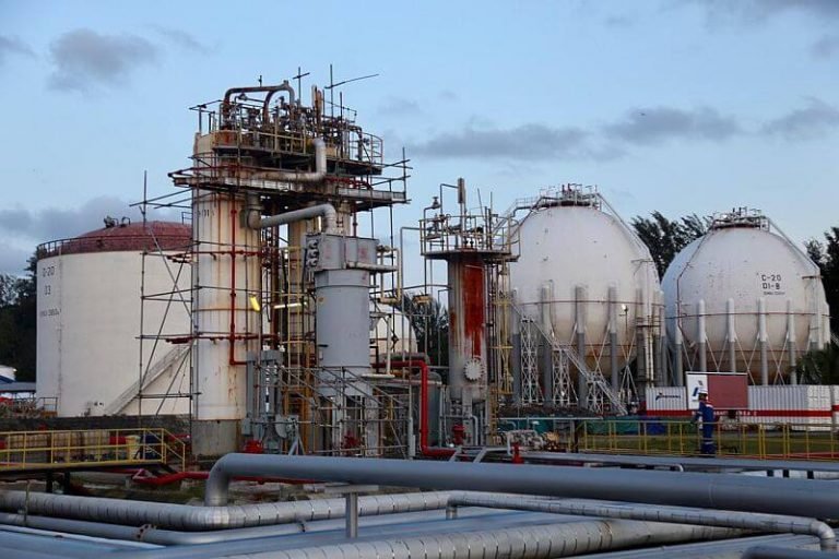 Several Oil Refineries in Indonesia - Minikraf